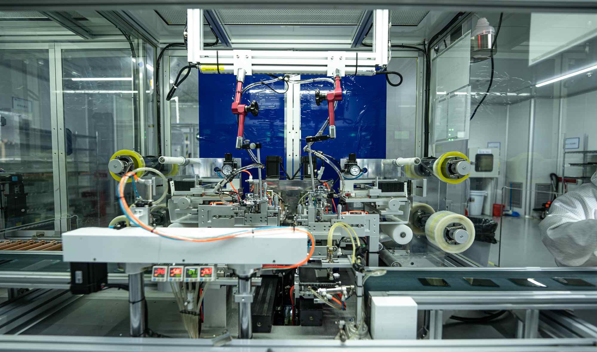 Ευθυγράμμιση ακριβείας και συναρμολόγηση κυψελών: Ανάλυση διαδικασιών επίστρωσης και τριβής PI στην κατασκευή LCD