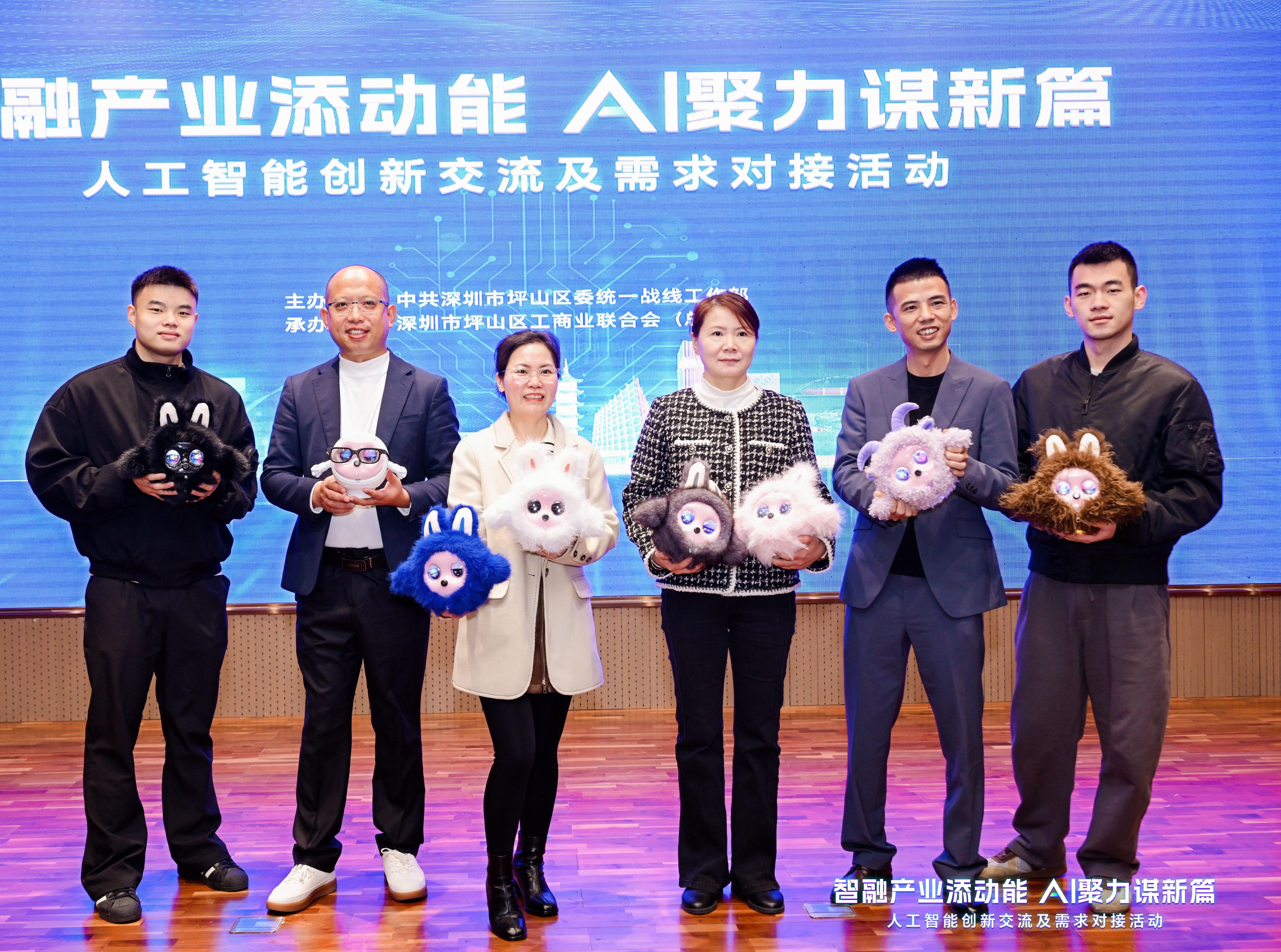 Η νοημοσύνη ενσωματώνεται στη βιομηχανία, προσθέτοντας ορμή | Το AI Pet Robot K-Baby της CNK Electronics λάμπει στο Pingshan Innovation Exchange, μαγεύοντας το κοινό!